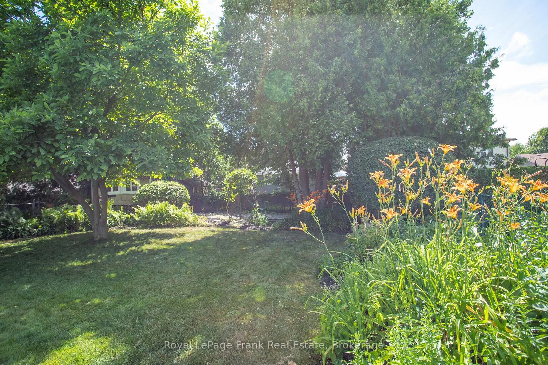 Photo 44 of 524 Centre Street N, Whitby, Downtown Whitby — HOMEH
