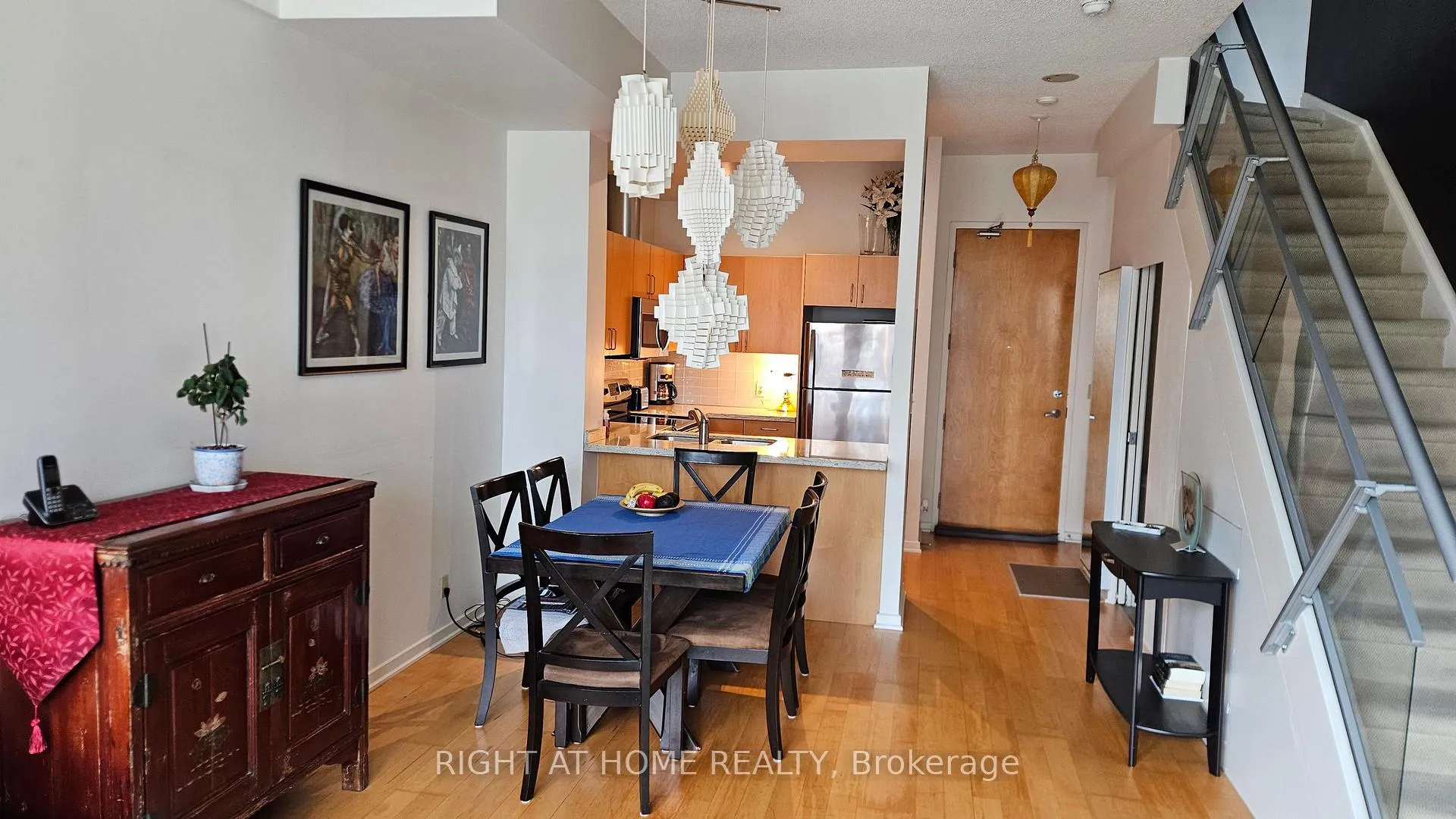 Photo 5 of Unit 910, 388 Richmond Avenue W, Toronto, Waterfront Communities — HOMEH