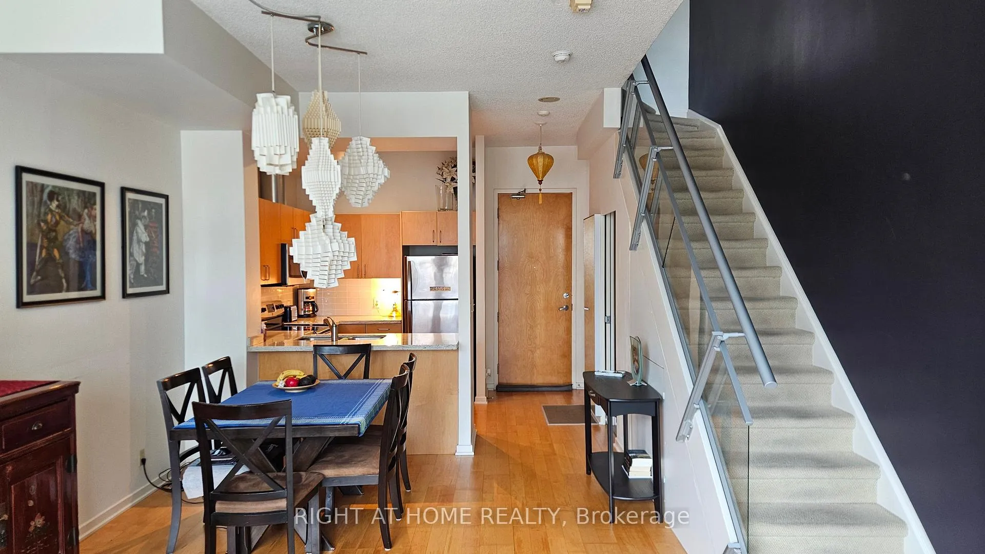 Photo 6 of Unit 910, 388 Richmond Avenue W, Toronto, Waterfront Communities — HOMEH