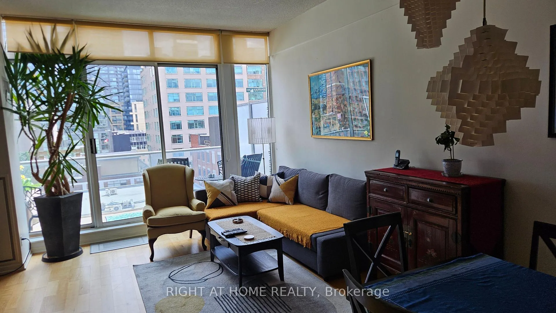 Photo 7 of Unit 910, 388 Richmond Avenue W, Toronto, Waterfront Communities — HOMEH