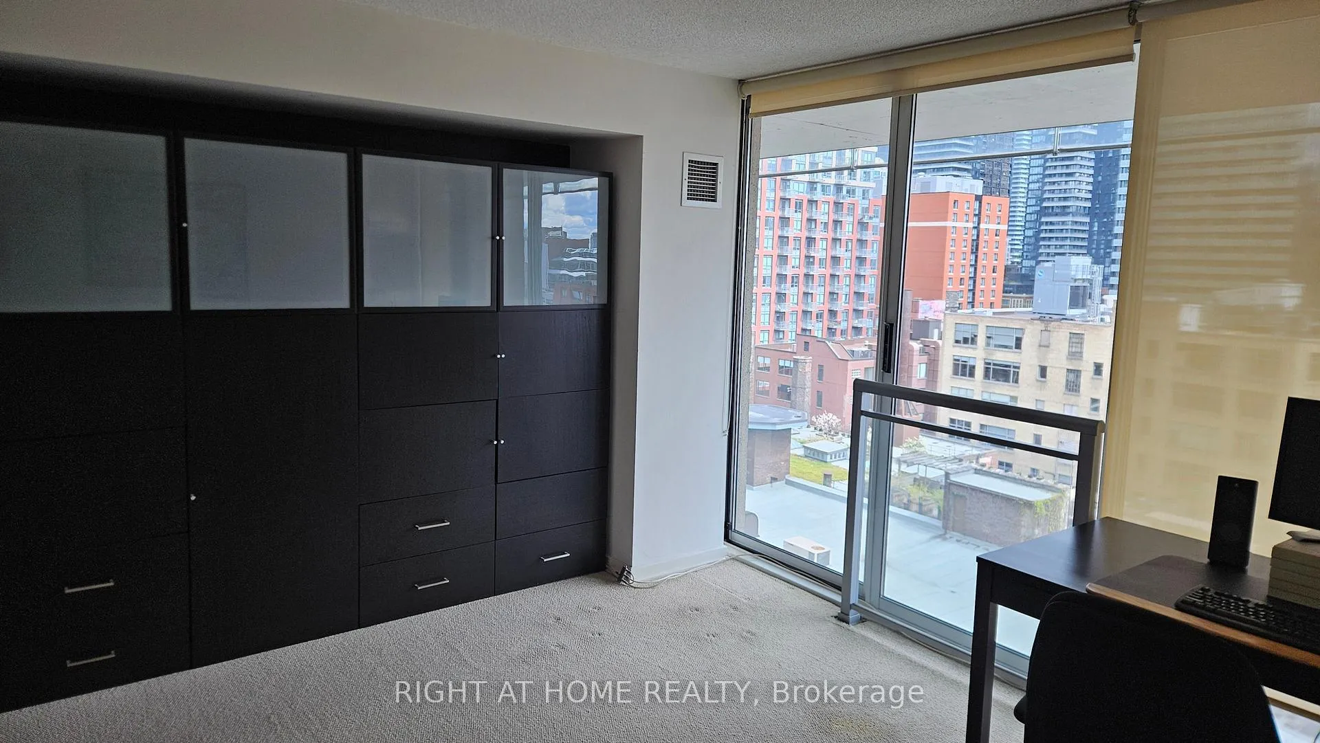 Photo 17 of Unit 910, 388 Richmond Avenue W, Toronto, Waterfront Communities — HOMEH