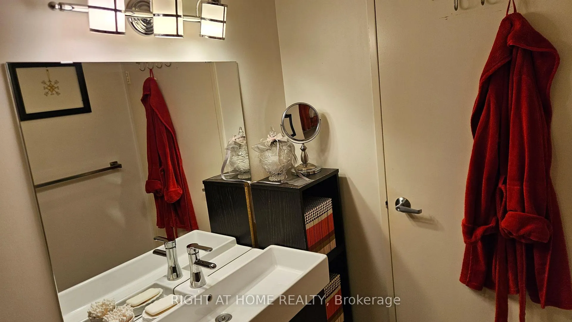 Photo 23 of Unit 910, 388 Richmond Avenue W, Toronto, Waterfront Communities — HOMEH