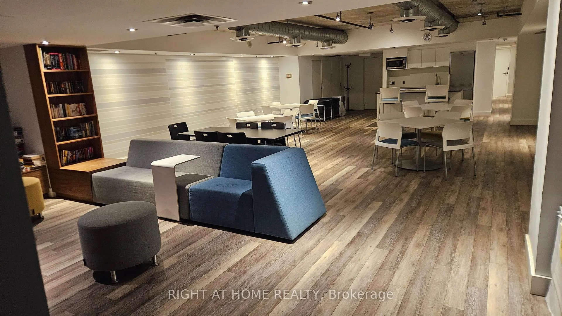 Photo 31 of Unit 910, 388 Richmond Avenue W, Toronto, Waterfront Communities — HOMEH