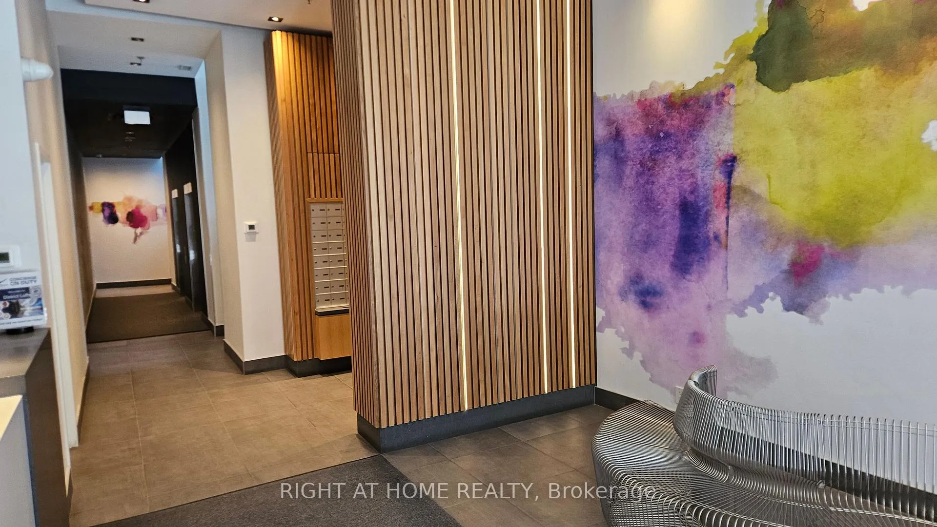 Photo 3 of Unit 910, 388 Richmond Avenue W, Toronto, Waterfront Communities — HOMEH