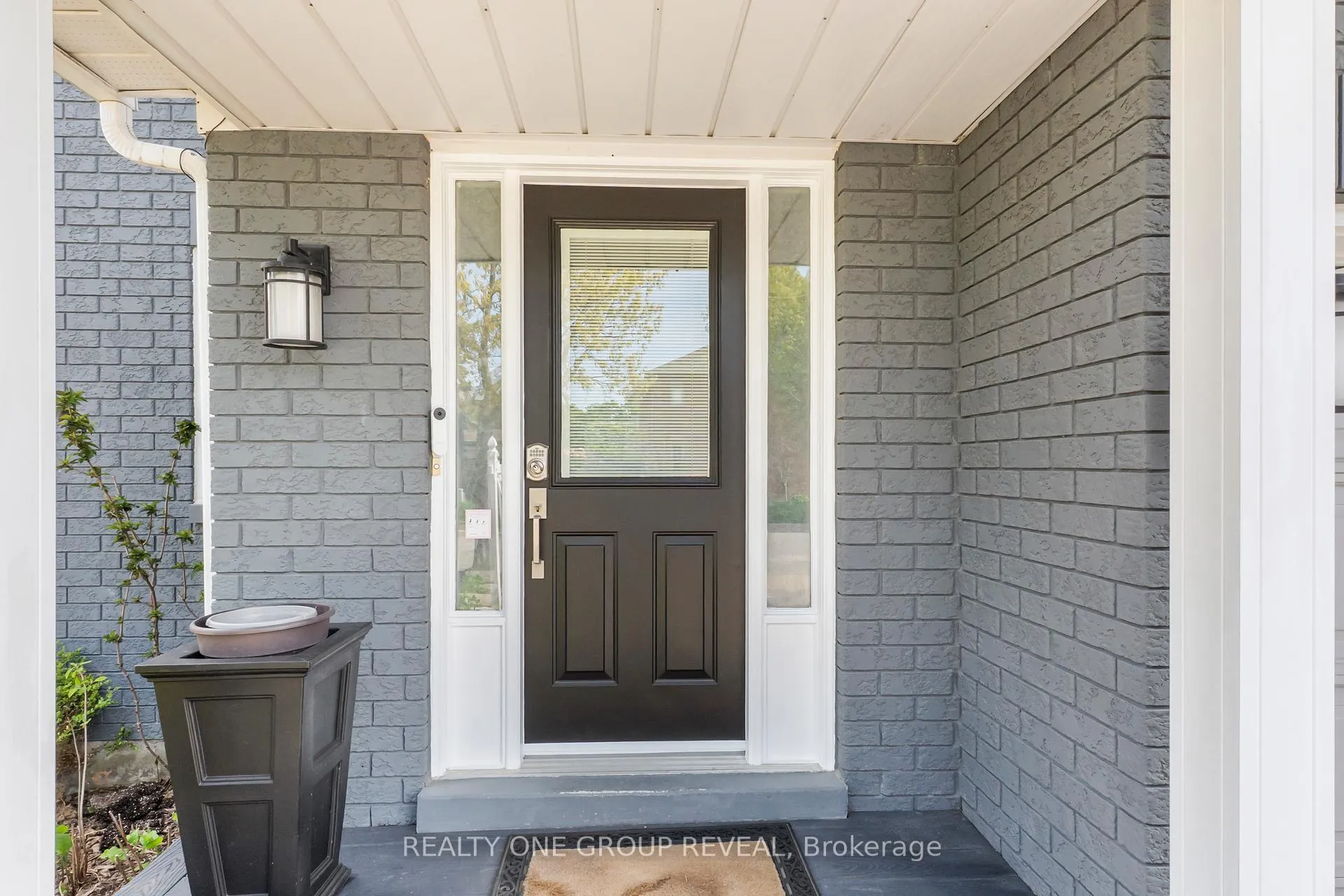 Photo 2 of 77 Wilkins Crescent, Clarington, Courtice — HOMEH
