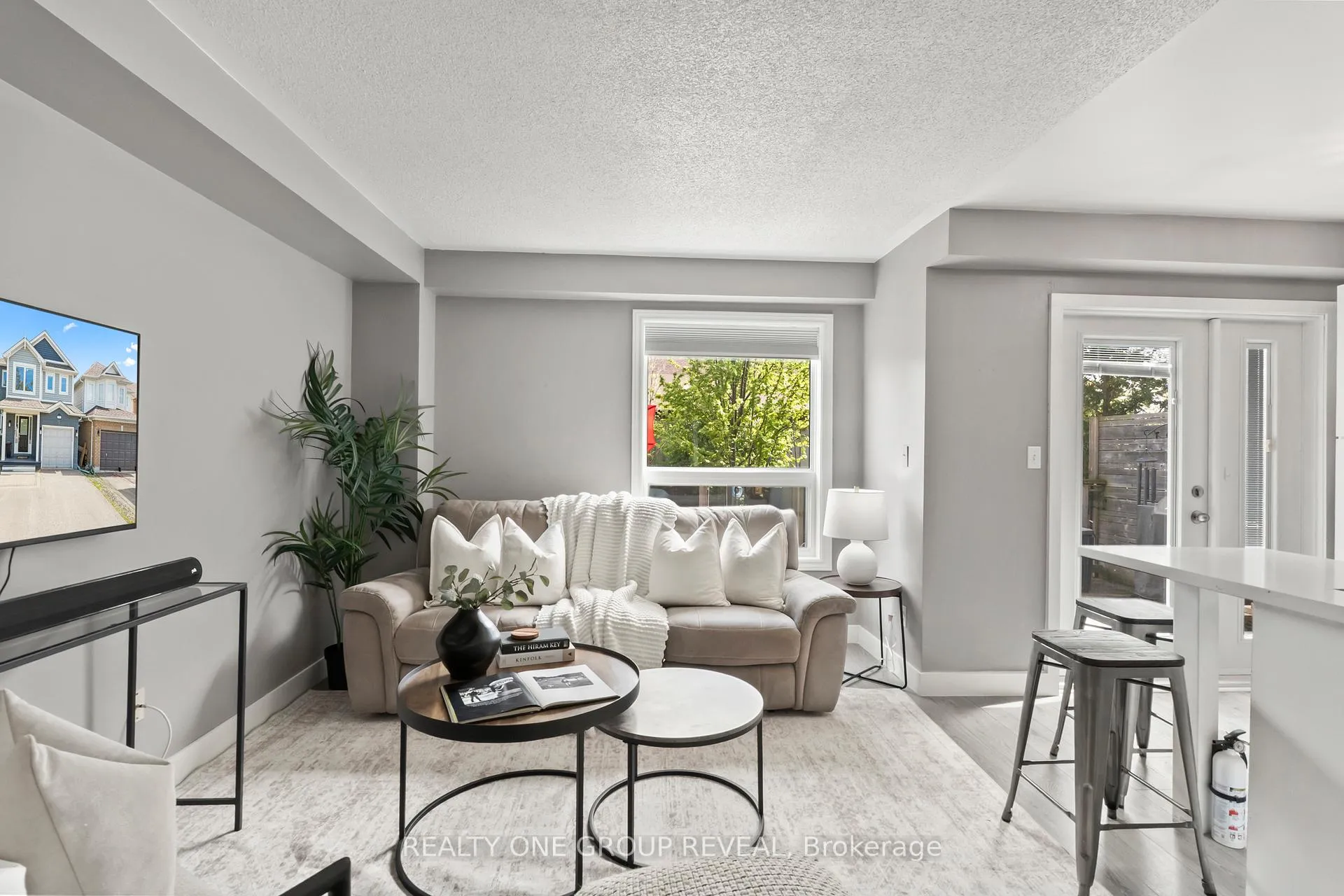 Photo 8 of 77 Wilkins Crescent, Clarington, Courtice — HOMEH
