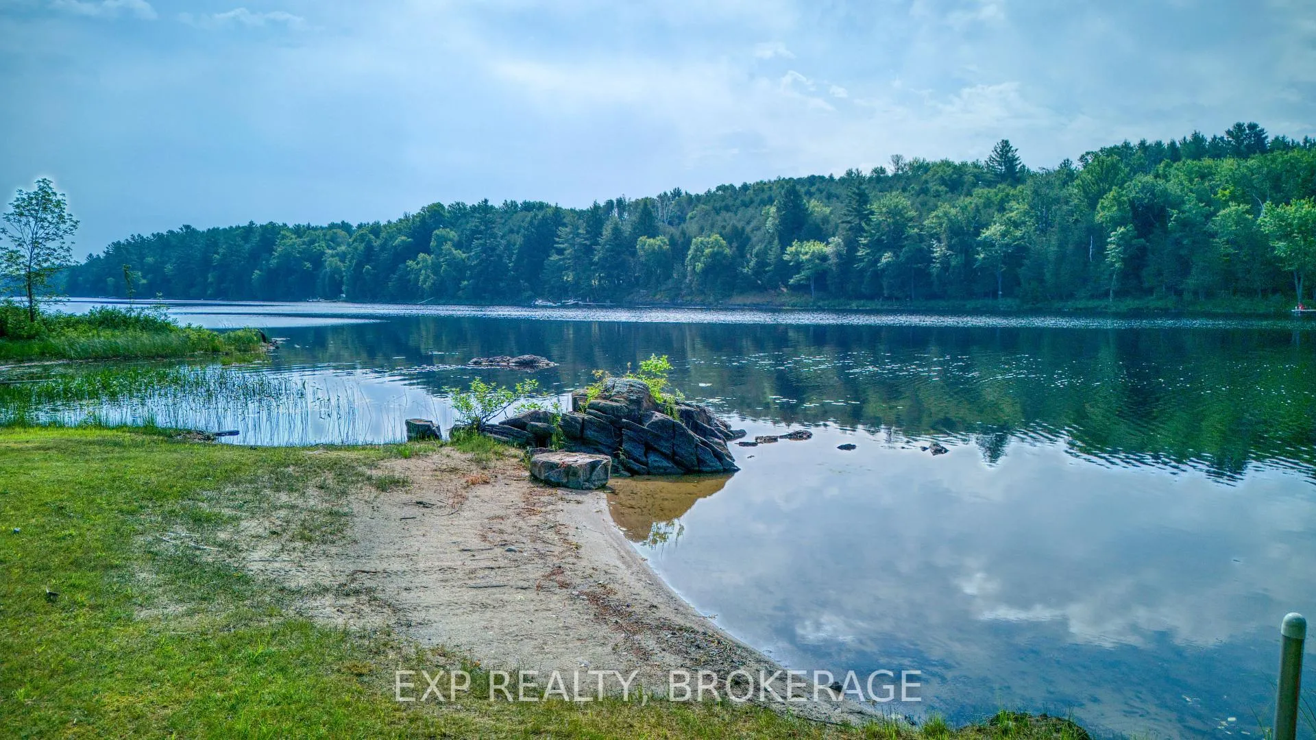 Photo 5 of 1036 Turner Way, Frontenac, Frontenac Centre — HOMEH