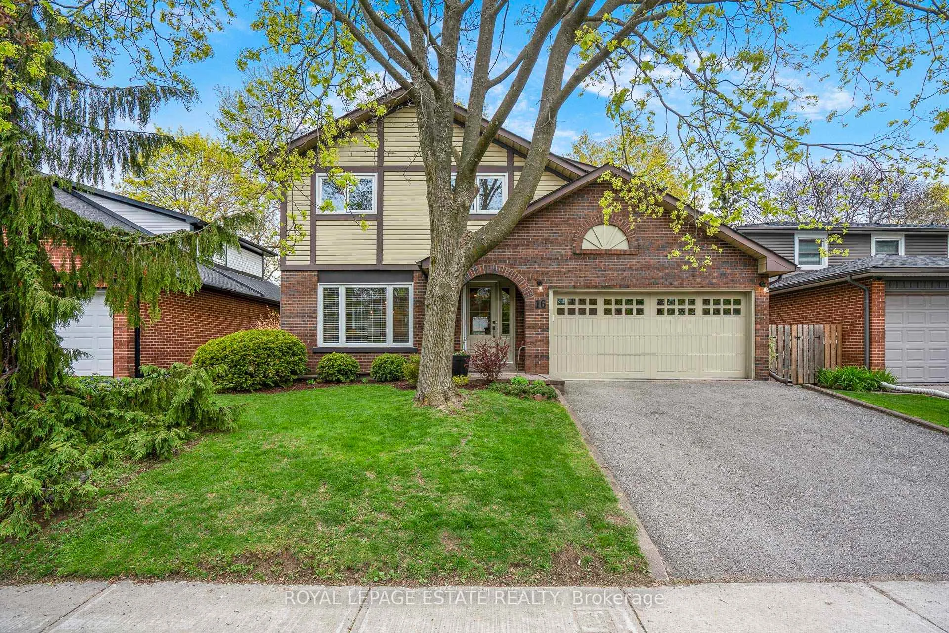 Photo 2 of 16 Elkwood Drive, Scarborough, Centennial Scarborough — HOMEH
