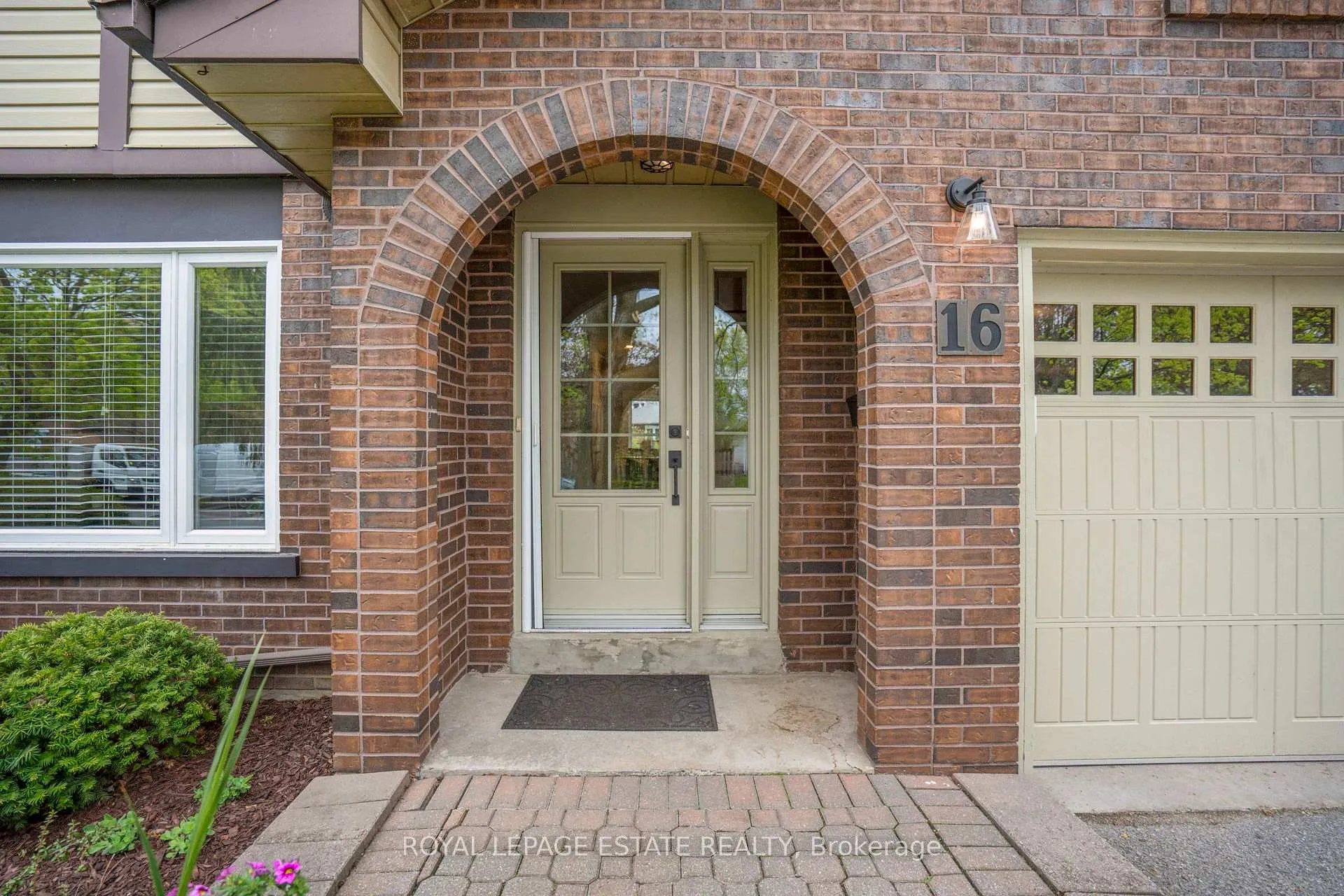 Photo 3 of 16 Elkwood Drive, Scarborough, Centennial Scarborough — HOMEH