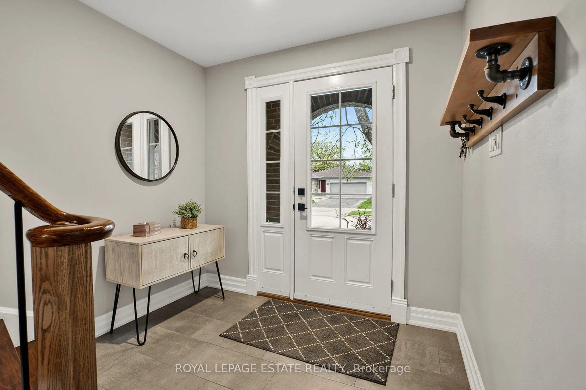 Photo 4 of 16 Elkwood Drive, Scarborough, Centennial Scarborough — HOMEH