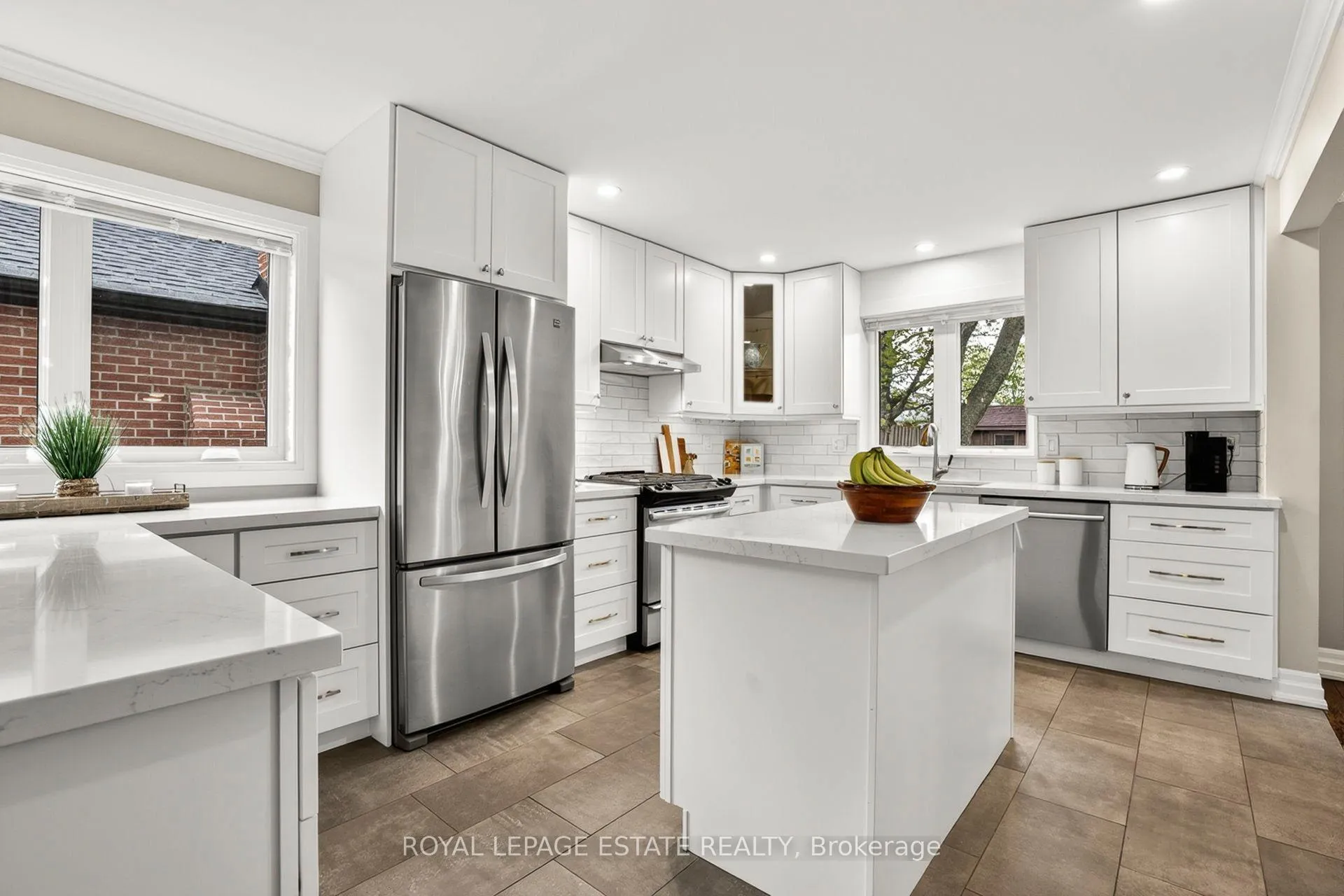 Photo 10 of 16 Elkwood Drive, Scarborough, Centennial Scarborough — HOMEH