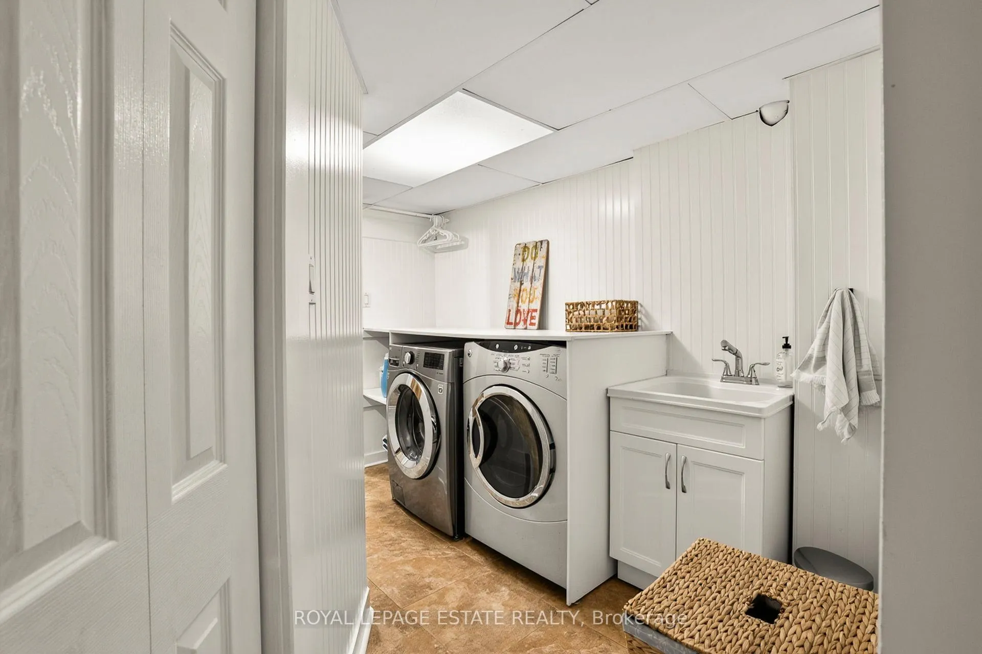 Photo 36 of 16 Elkwood Drive, Scarborough, Centennial Scarborough — HOMEH