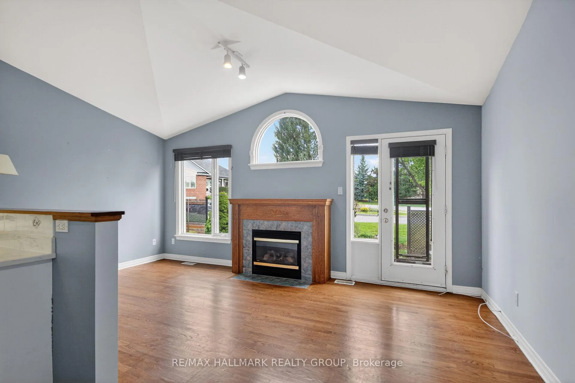 Photo 10 of 4 Peregrine Crescent, Ottawa, Kanata - Bridlewood — HOMEH