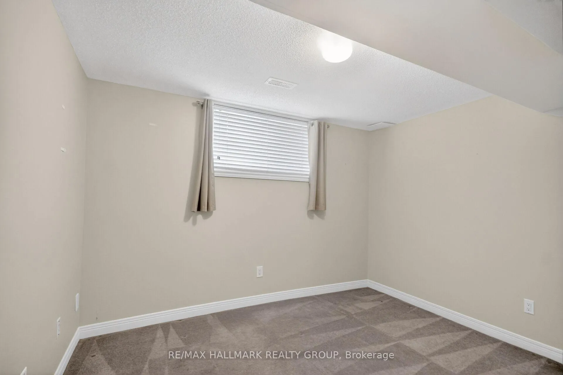 Photo 22 of 4 Peregrine Crescent, Ottawa, Kanata - Bridlewood — HOMEH