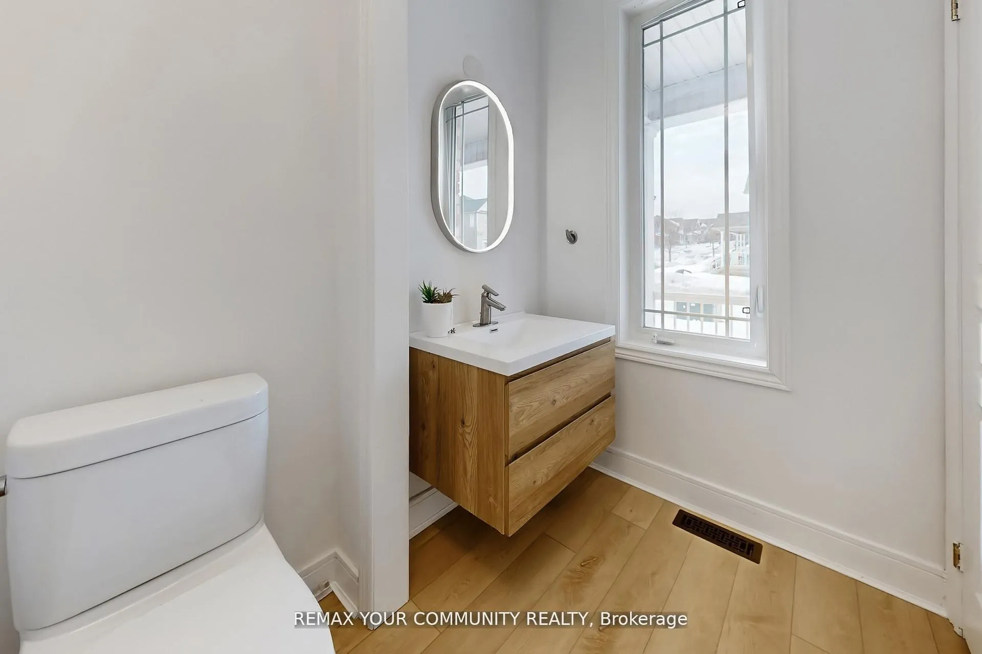 Photo 18 of Unit Upper Level & Main Level, 25 Bache Avenue, Georgina, Keswick South — HOMEH