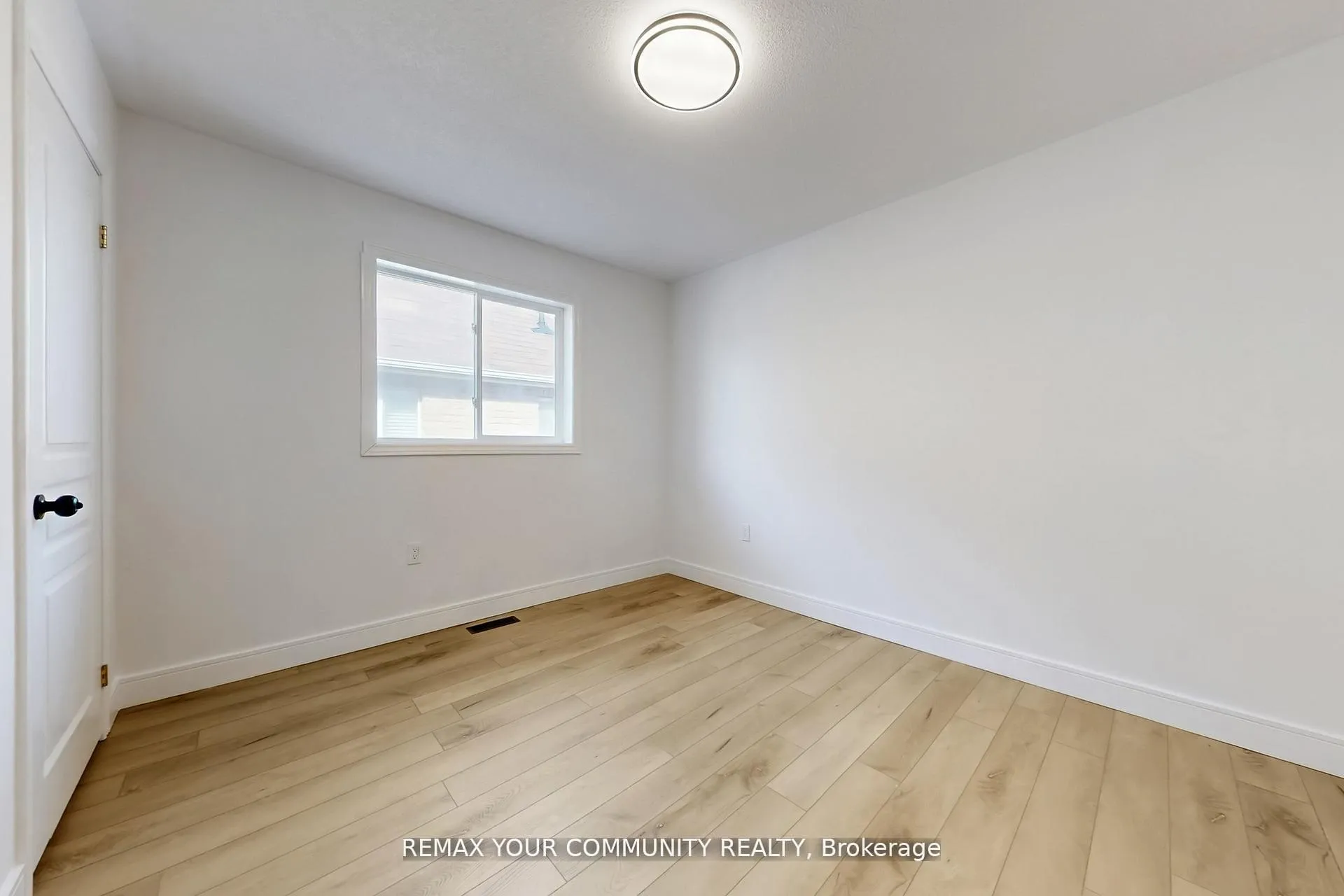 Photo 38 of Unit Upper Level & Main Level, 25 Bache Avenue, Georgina, Keswick South — HOMEH