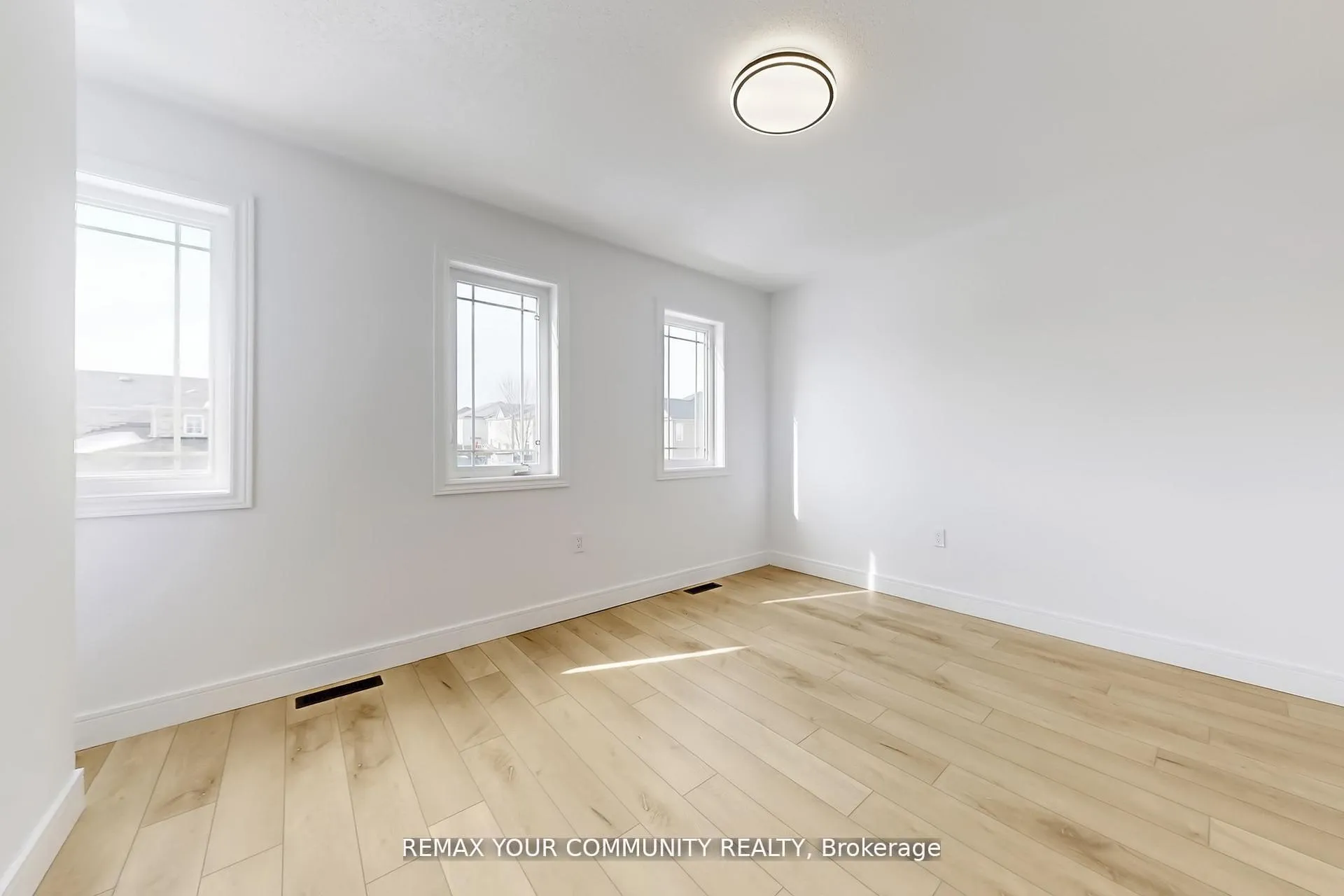 Photo 40 of Unit Upper Level & Main Level, 25 Bache Avenue, Georgina, Keswick South — HOMEH