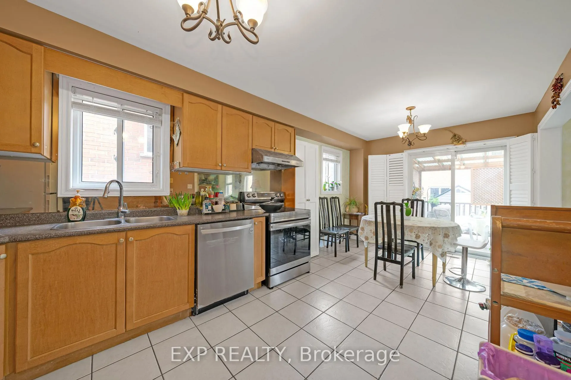 Photo 14 of 39 Monte Cristi Street, Vaughan, Vellore Village — HOMEH
