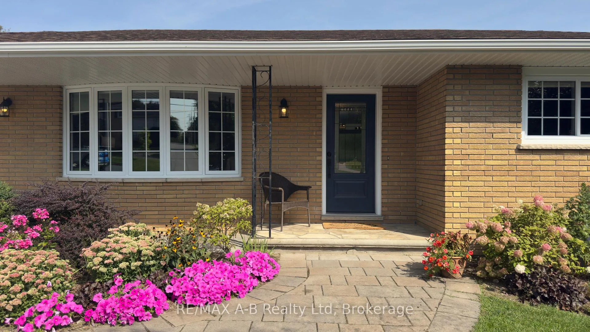 Photo 4 of 43 Widder Street W, St. Marys — HOMEH