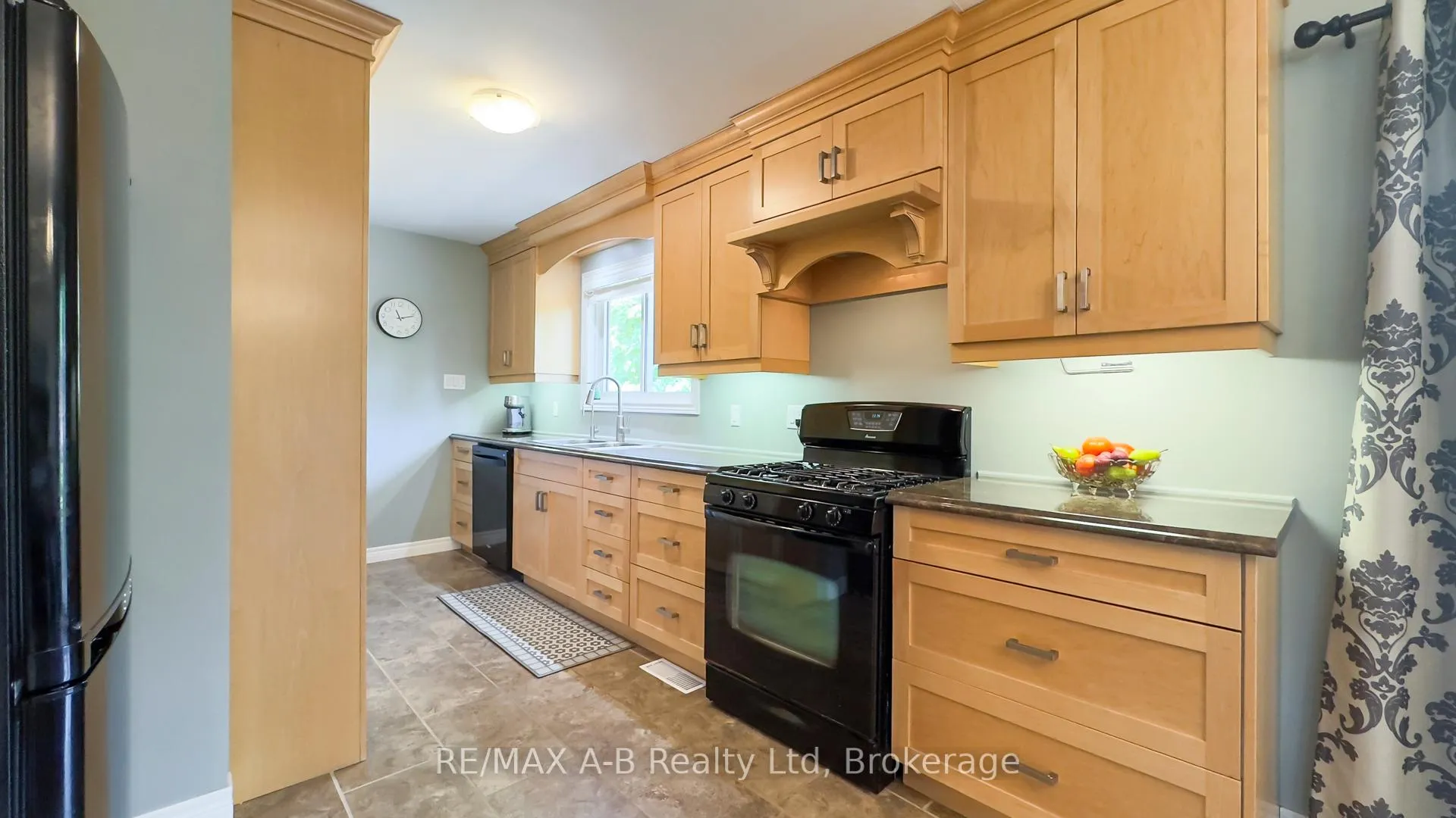 Photo 15 of 43 Widder Street W, St. Marys — HOMEH