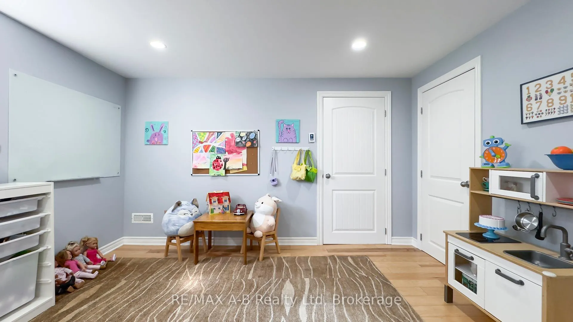 Photo 34 of 43 Widder Street W, St. Marys — HOMEH