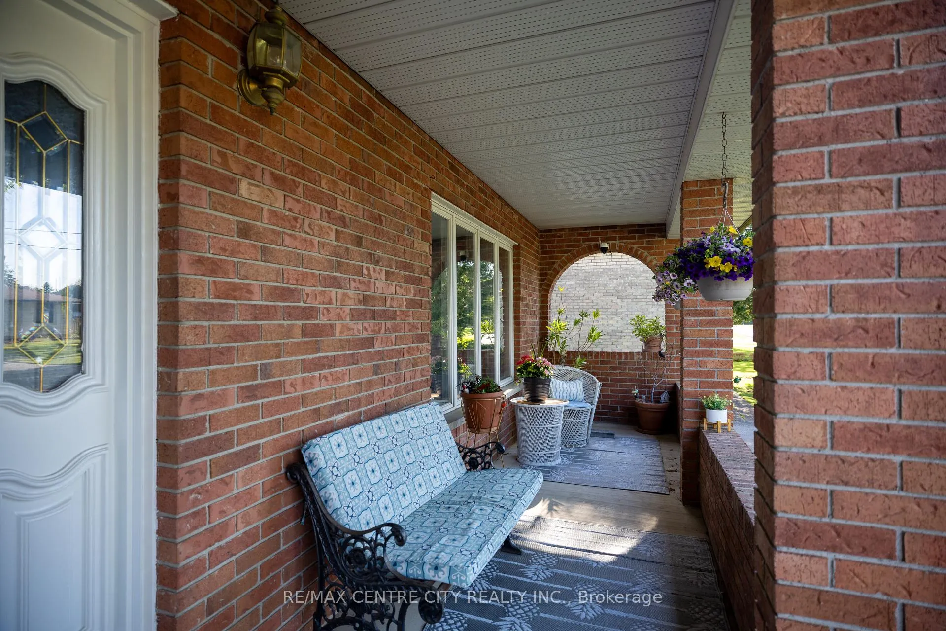 Photo 3 of 32 Brock Street, St. Thomas — HOMEH