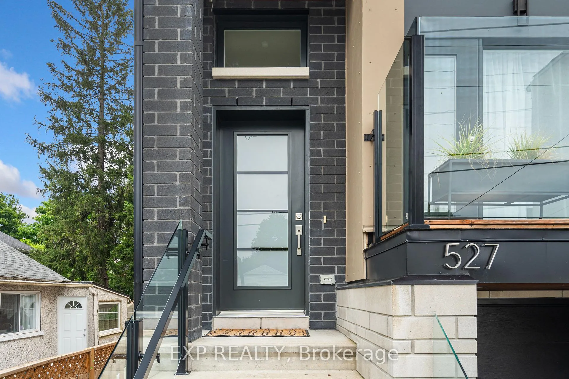 Photo 2 of Unit A, 527 Broadhead Avenue, Ottawa, Westboro/Hampton Park — HOMEH