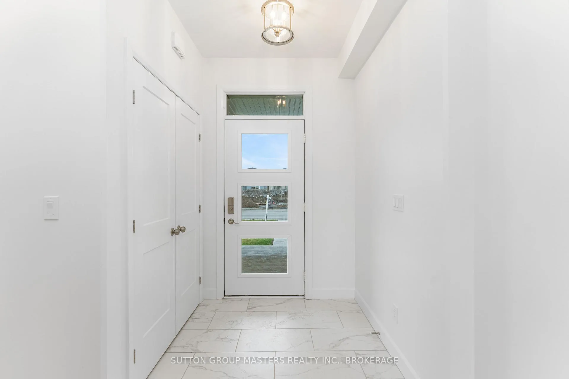 Photo 3 of 229 Superior Drive, Loyalist, Amherstview — HOMEH