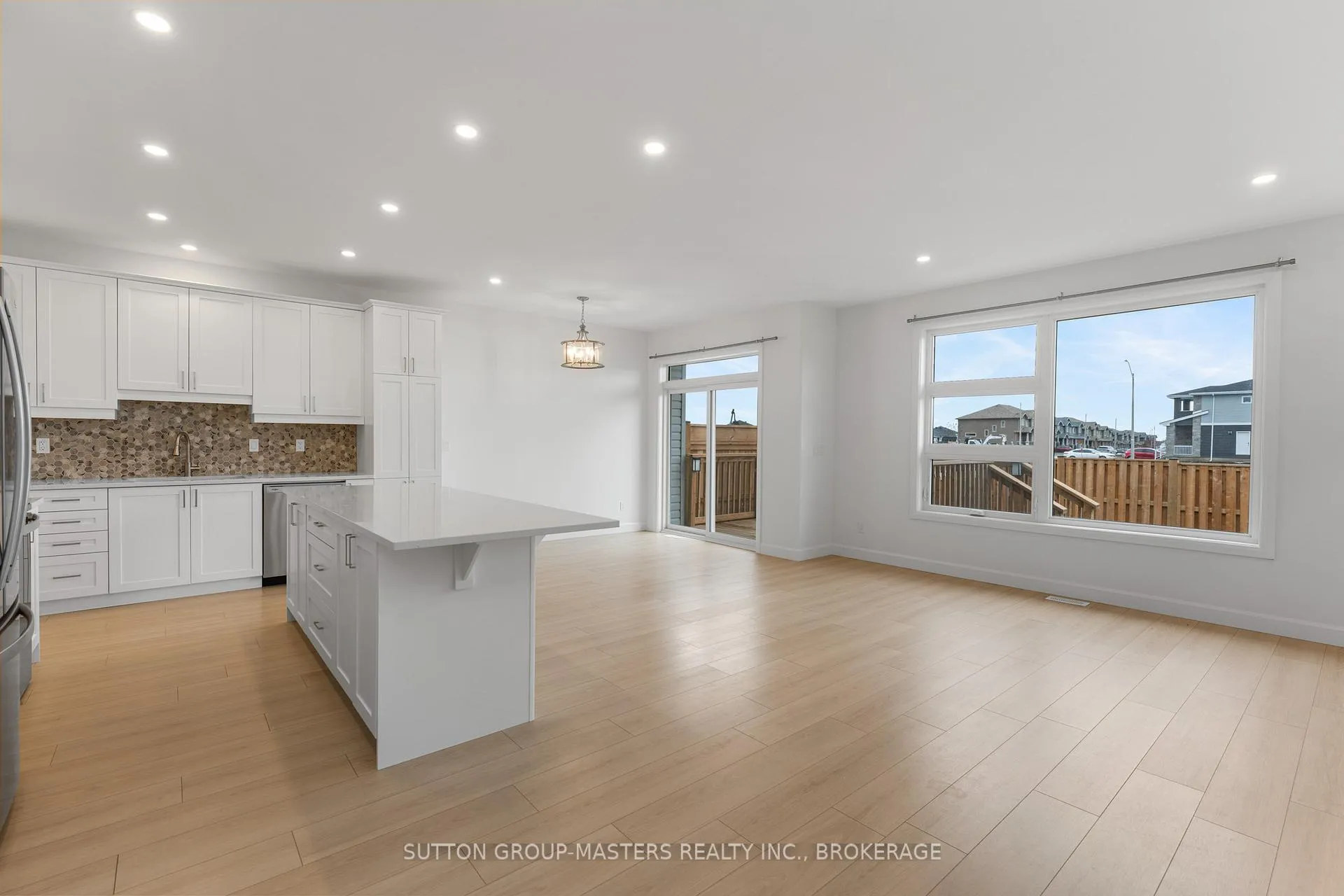Photo 5 of 229 Superior Drive, Loyalist, Amherstview — HOMEH
