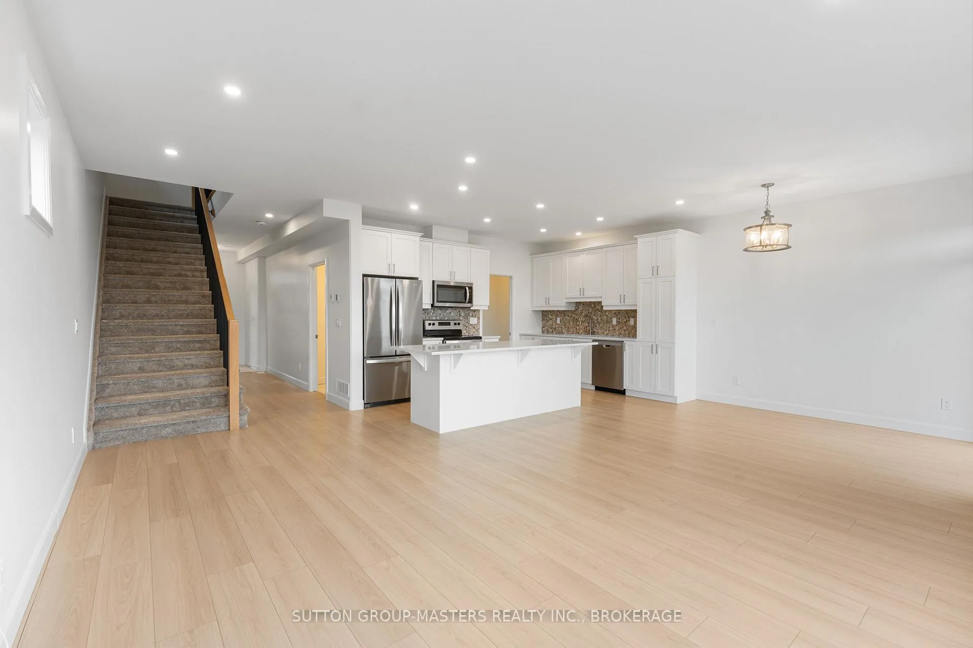 Photo 7 of 229 Superior Drive, Loyalist, Amherstview — HOMEH