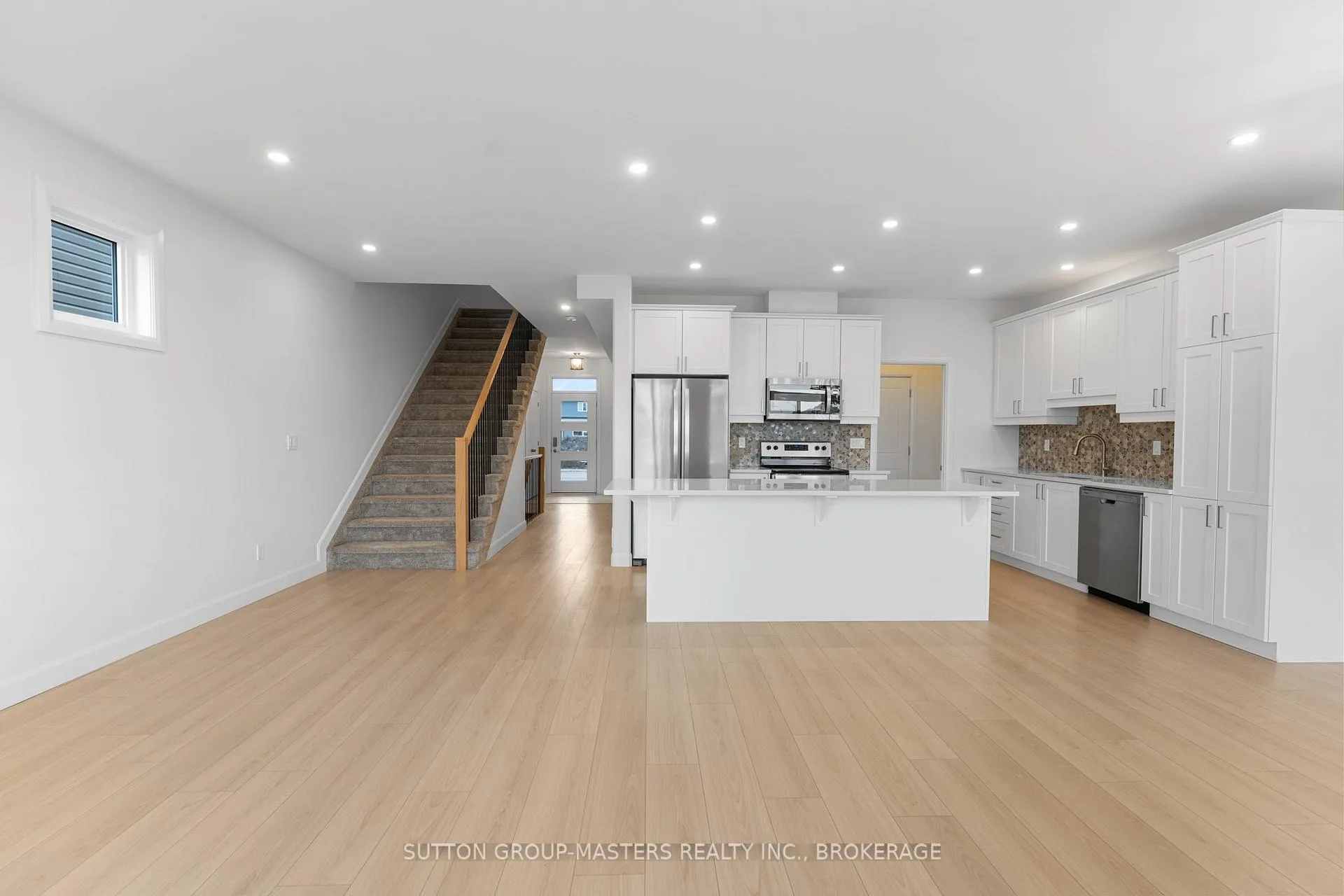 Photo 8 of 229 Superior Drive, Loyalist, Amherstview — HOMEH