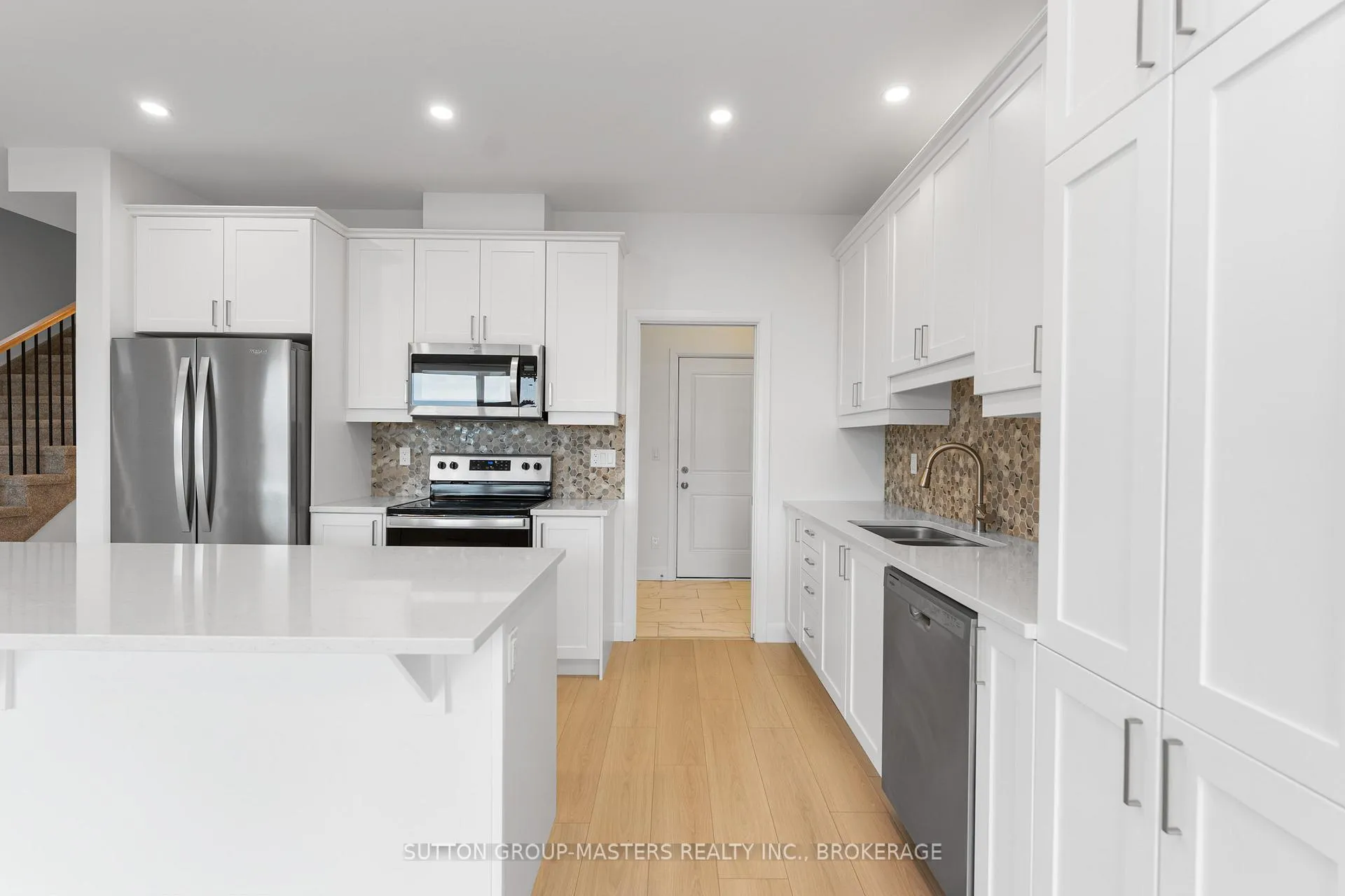Photo 10 of 229 Superior Drive, Loyalist, Amherstview — HOMEH