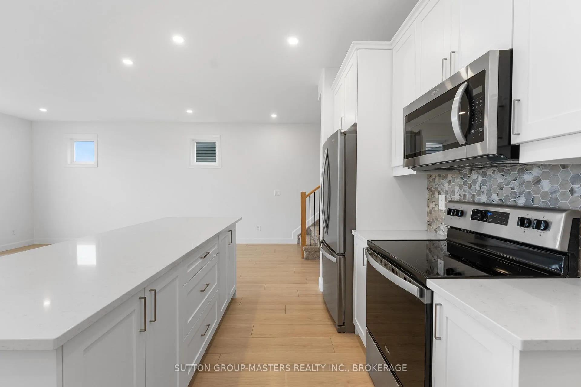 Photo 12 of 229 Superior Drive, Loyalist, Amherstview — HOMEH