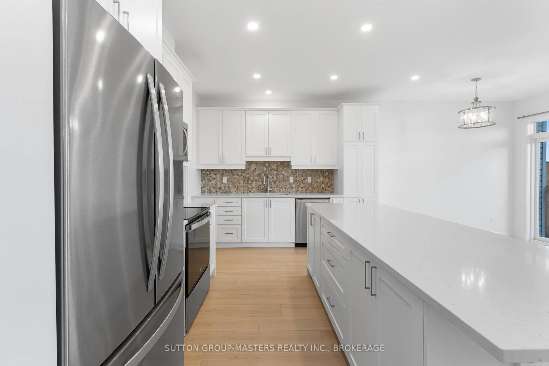 Photo 14 of 229 Superior Drive, Loyalist, Amherstview — HOMEH