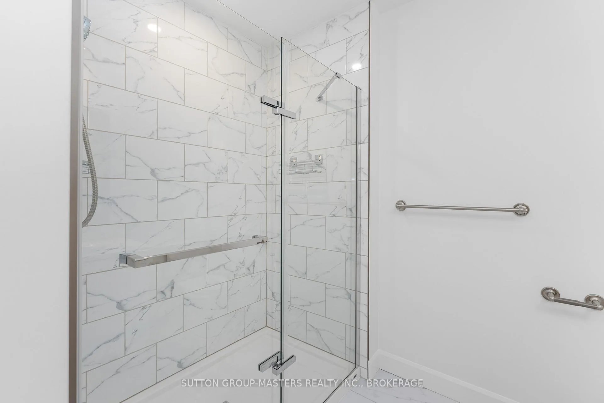 Photo 22 of 229 Superior Drive, Loyalist, Amherstview — HOMEH