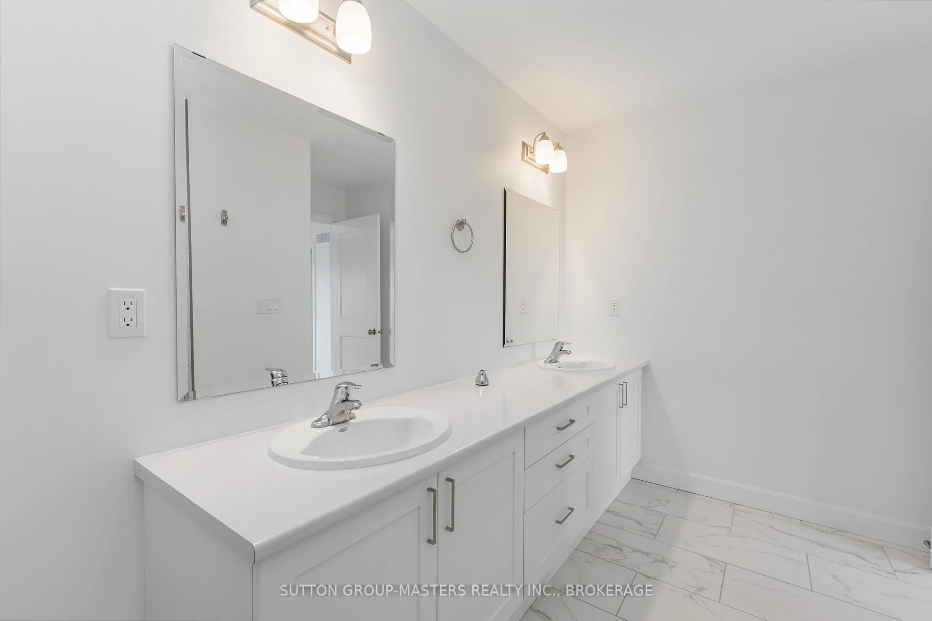 Photo 23 of 229 Superior Drive, Loyalist, Amherstview — HOMEH