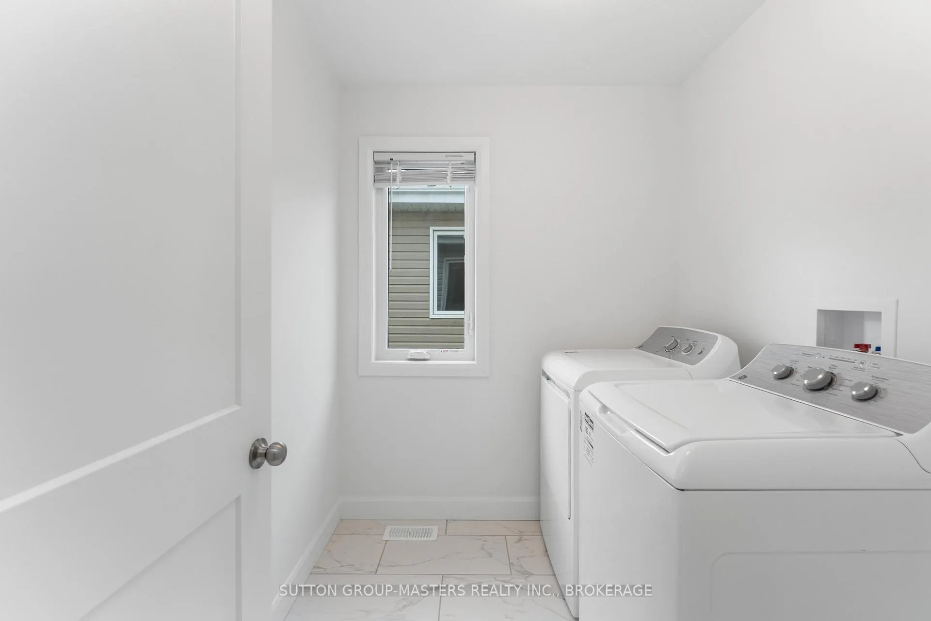 Photo 31 of 229 Superior Drive, Loyalist, Amherstview — HOMEH