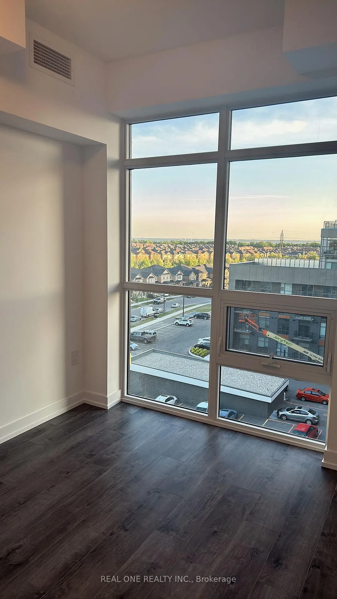 Photo 3 of Unit 614, 470 Dundas Street E, Hamilton, Waterdown — HOMEH