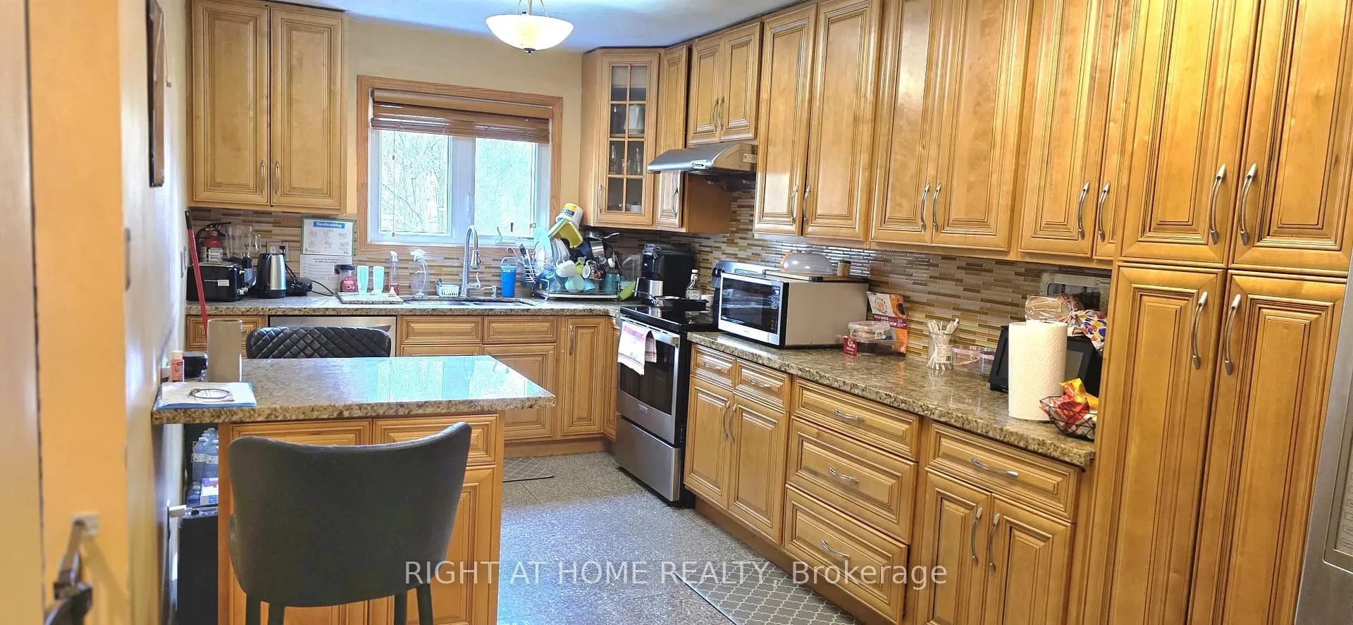Photo 6 of 459 Archdekin Drive, Brampton, Madoc — HOMEH