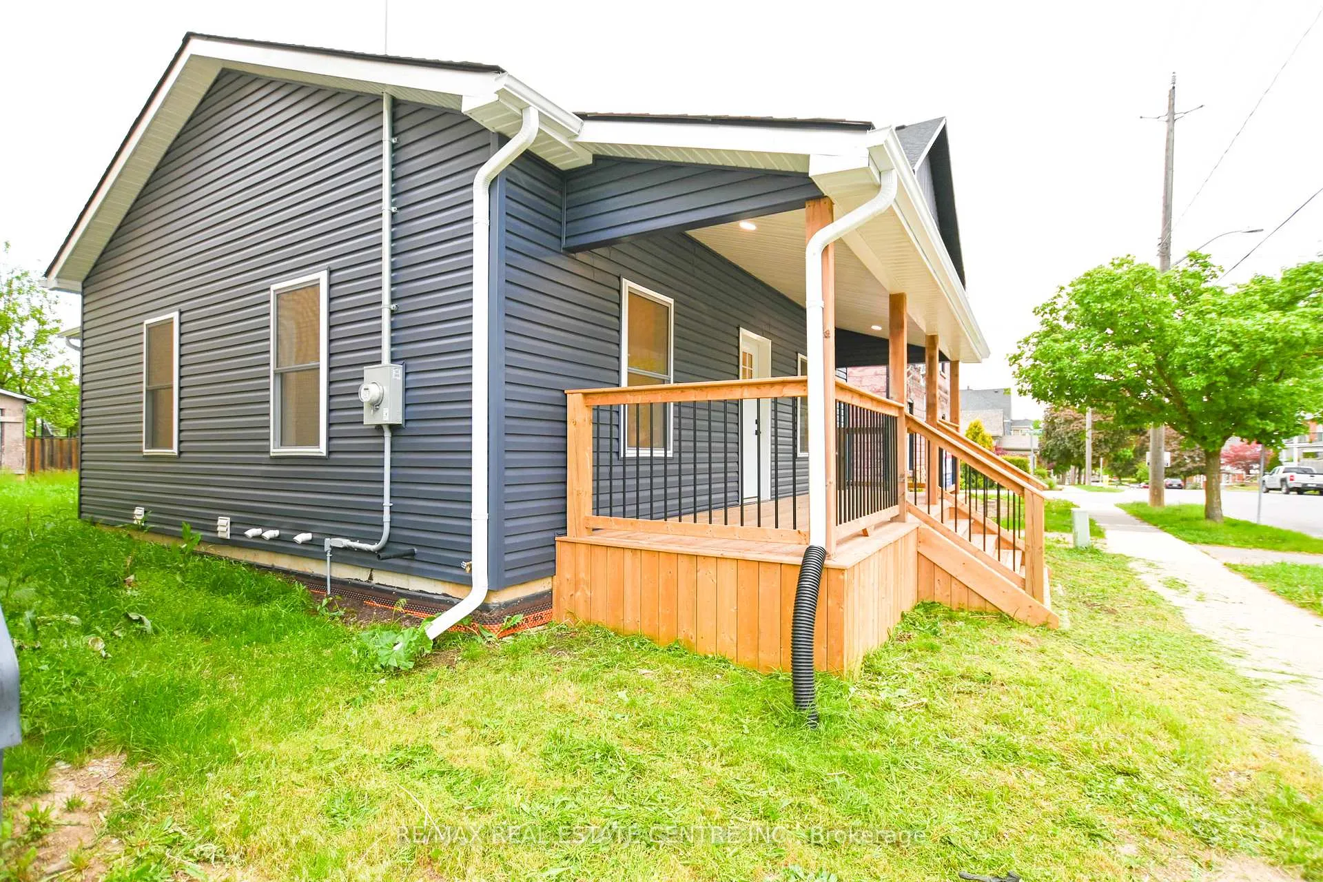Front of 284 Darling Street