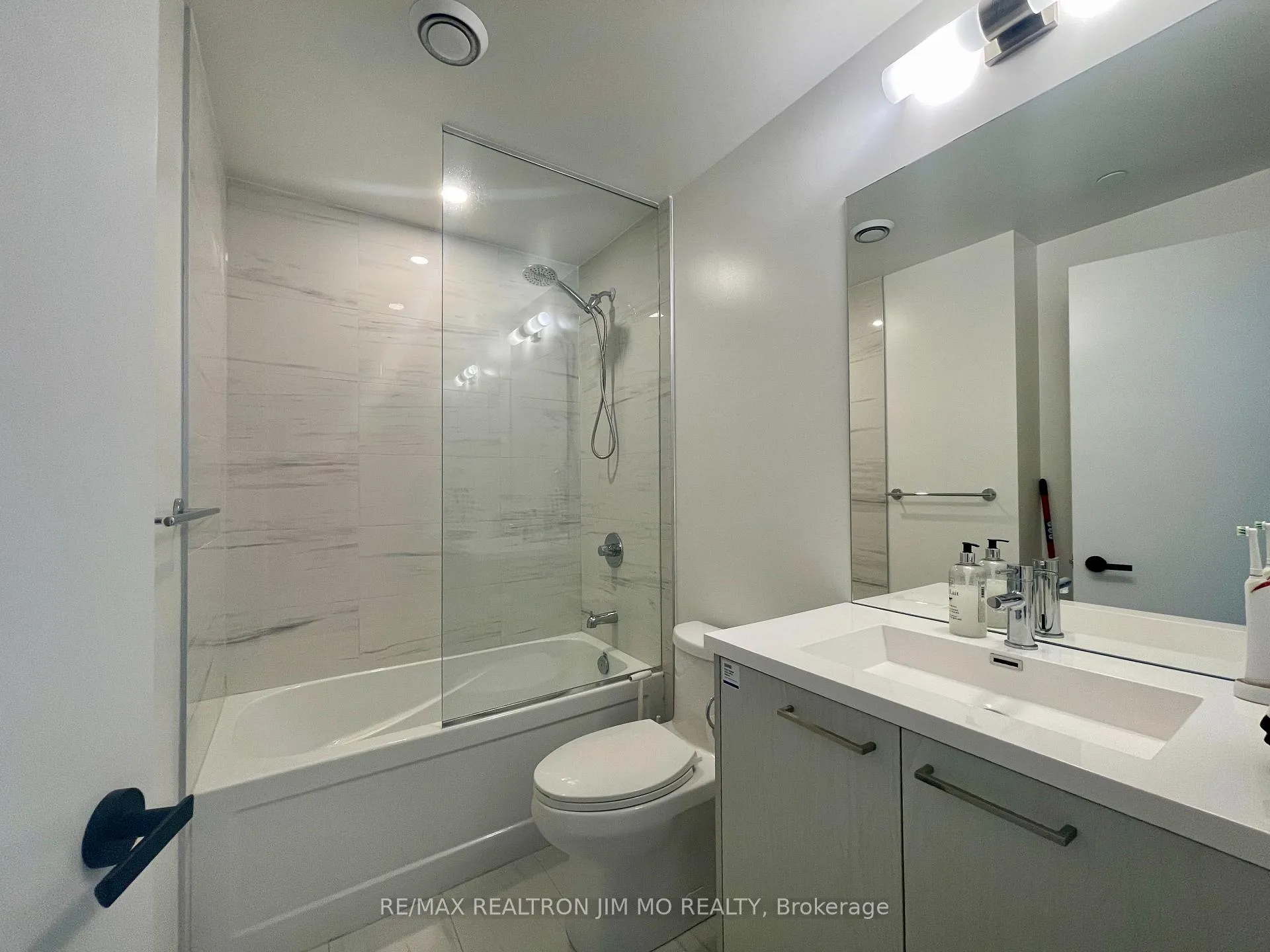 Photo 13 of Unit 4016, 28 Interchange Way, Vaughan, Vaughan Corporate Centre — HOMEH