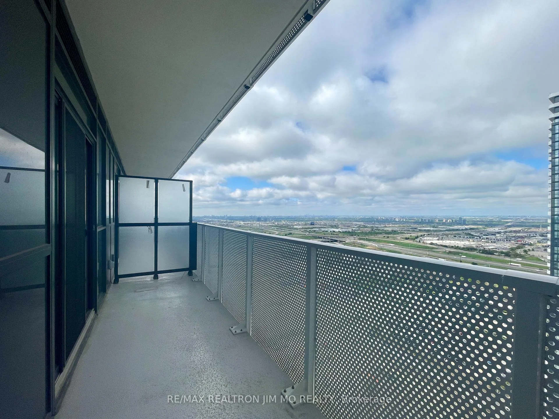 Photo 16 of Unit 4016, 28 Interchange Way, Vaughan, Vaughan Corporate Centre — HOMEH