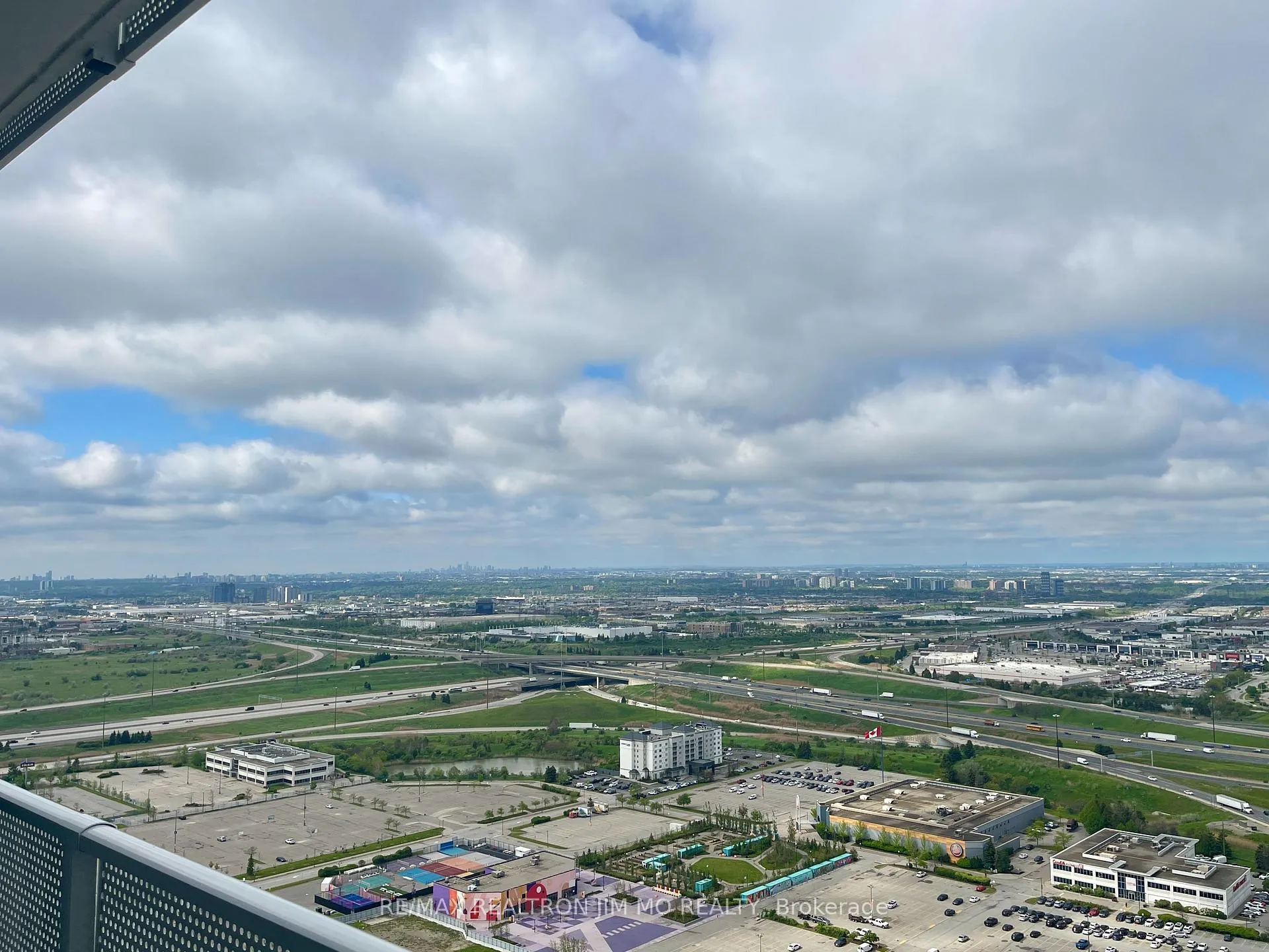 Photo 17 of Unit 4016, 28 Interchange Way, Vaughan, Vaughan Corporate Centre — HOMEH