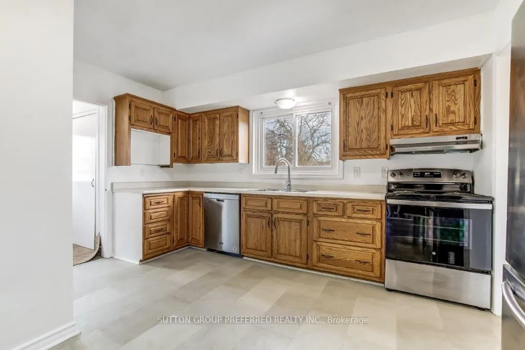Photo 3 of 195 Myrtle Street, St. Thomas — HOMEH
