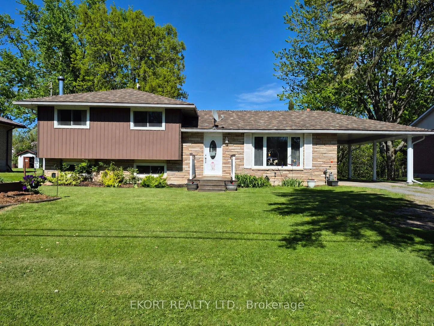 Photo of 2328 Wallbridge-Loy Rd