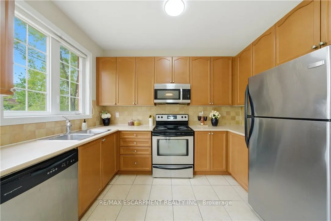 Photo 14 of 148 Montreal Circle, Hamilton, Winona Park — HOMEH