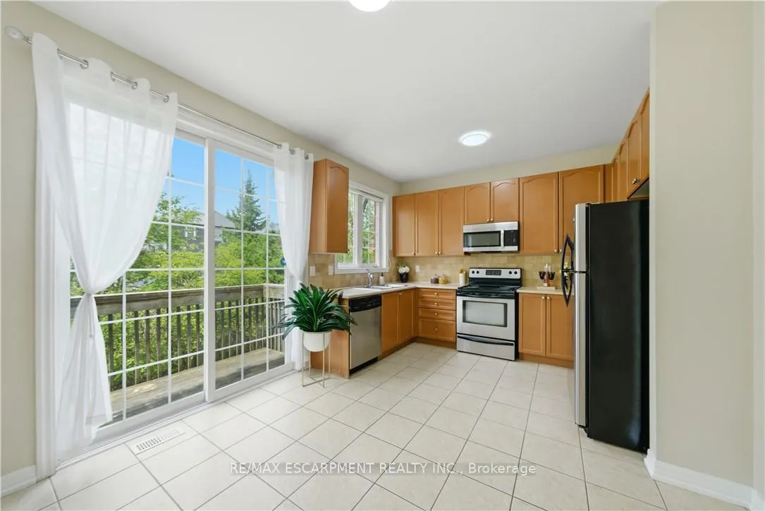 Photo 17 of 148 Montreal Circle, Hamilton, Winona Park — HOMEH