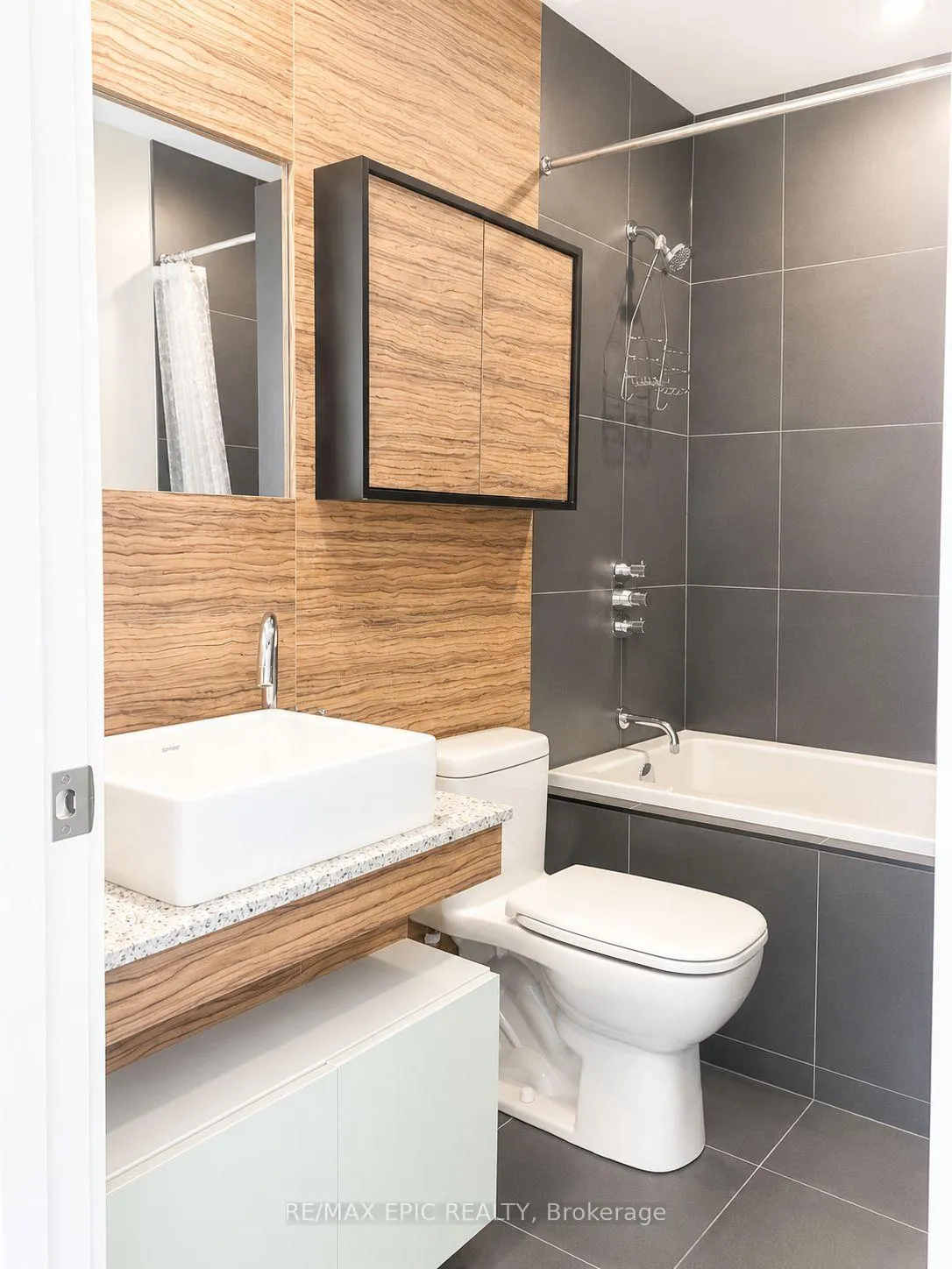 Photo 9 of Unit 1703, 75 St Nicholas Street, Toronto, Bay Street Corridor — HOMEH