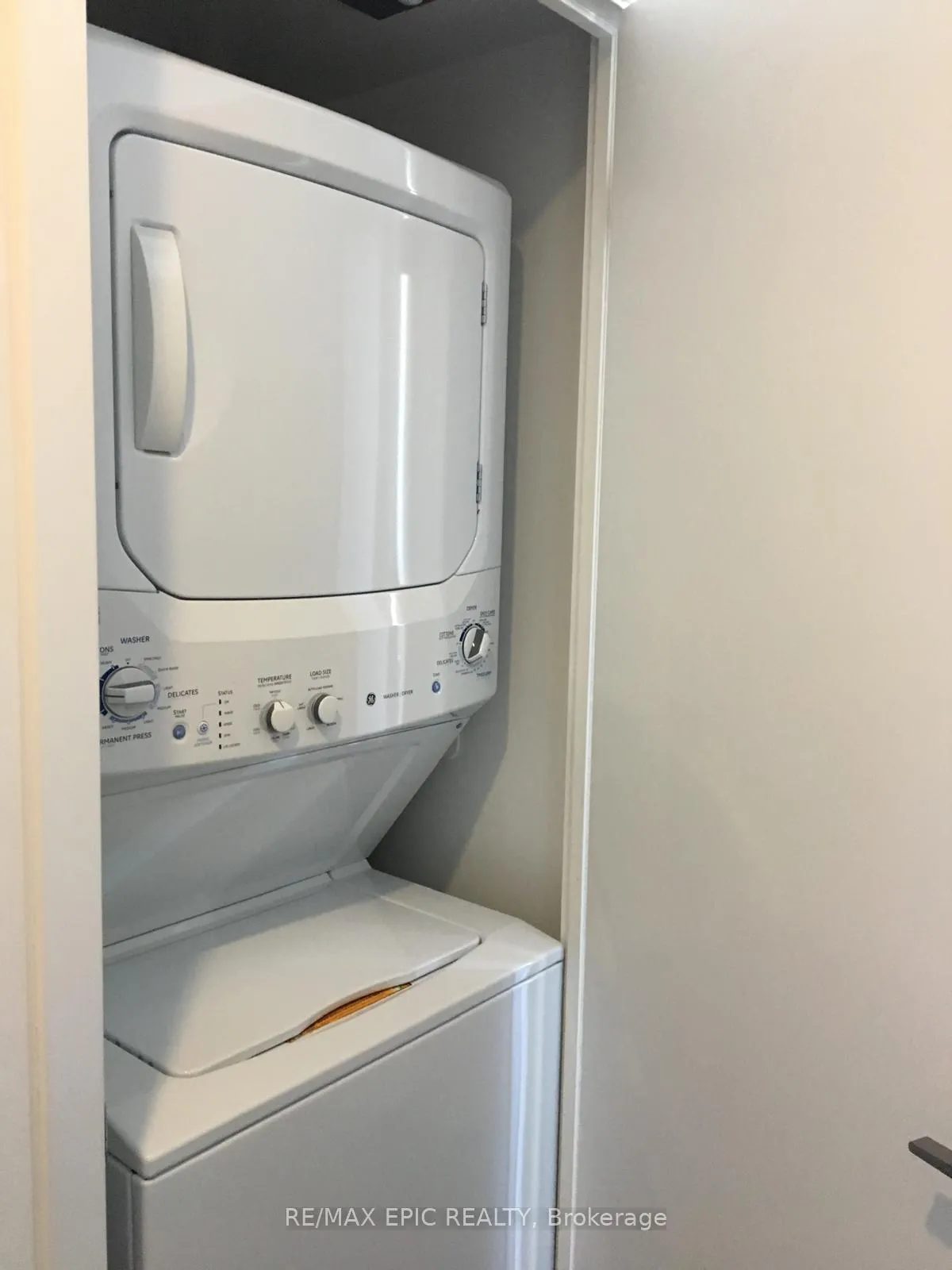 Photo 10 of Unit 1703, 75 St Nicholas Street, Toronto, Bay Street Corridor — HOMEH