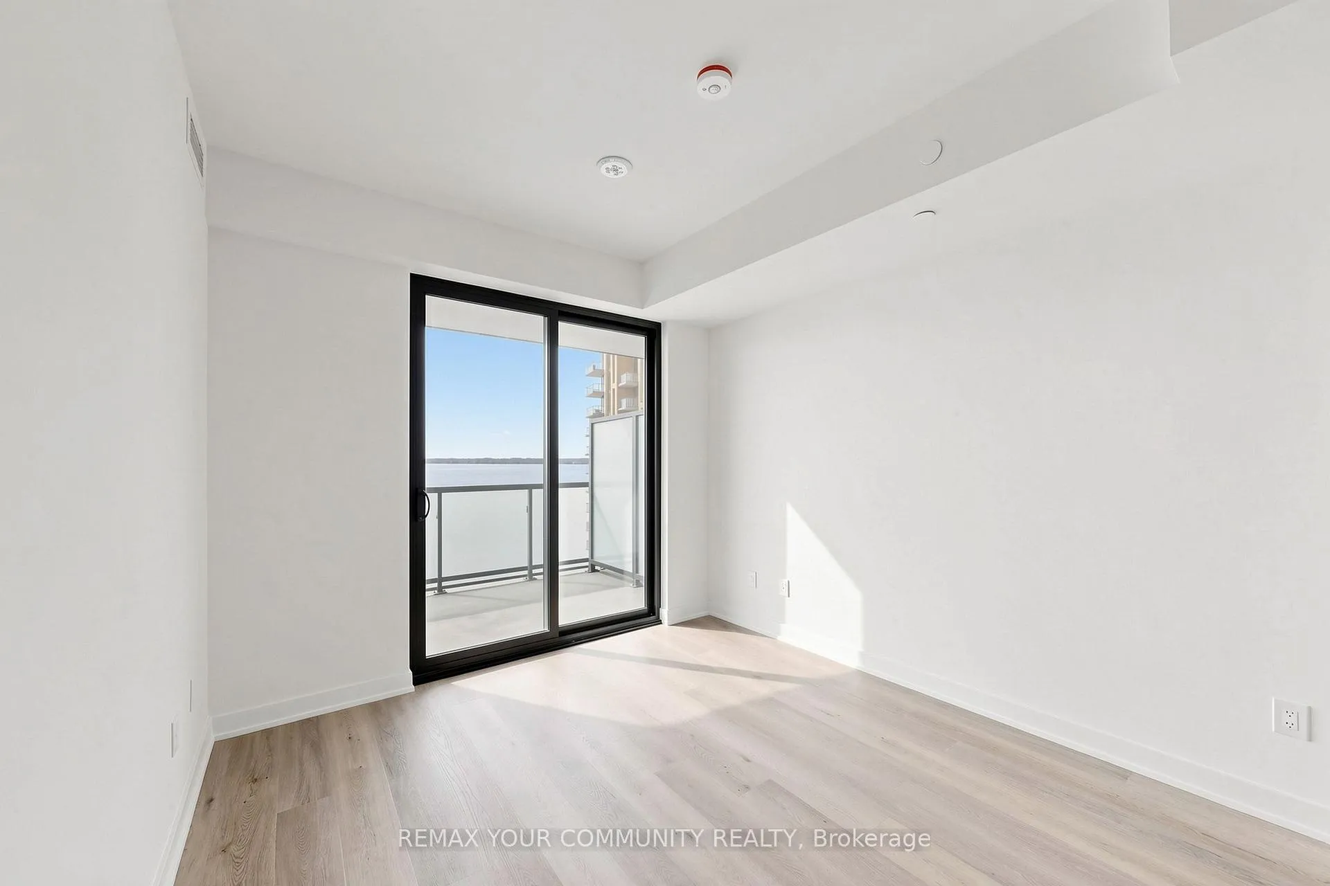 Photo 5 of Unit 1607, 2075 Lakeshore Road, Burlington, Brant — HOMEH